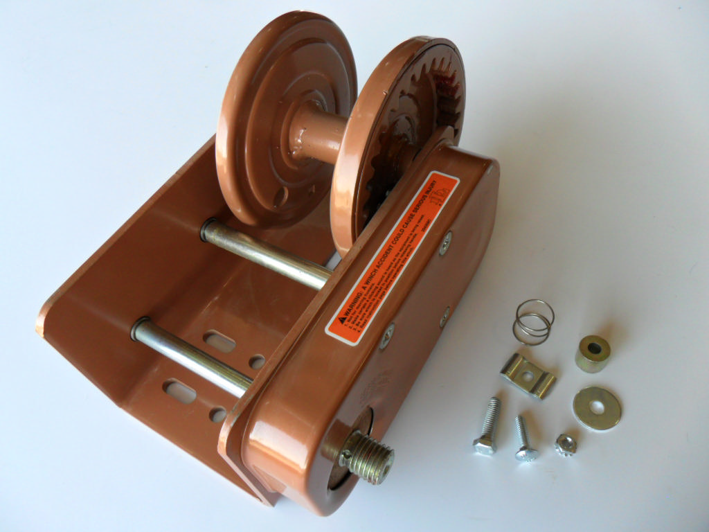 B2500 Manual Winch With Bolt Bag
